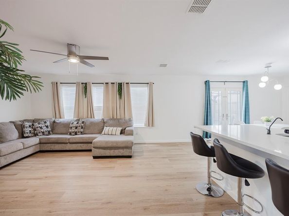 7935  Faithful Trail , Dallas Texas 75237