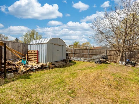 7935  Faithful Trail , Dallas Texas 75237