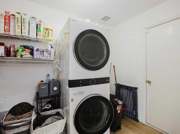 7935  Faithful Trail , Dallas Texas 75237