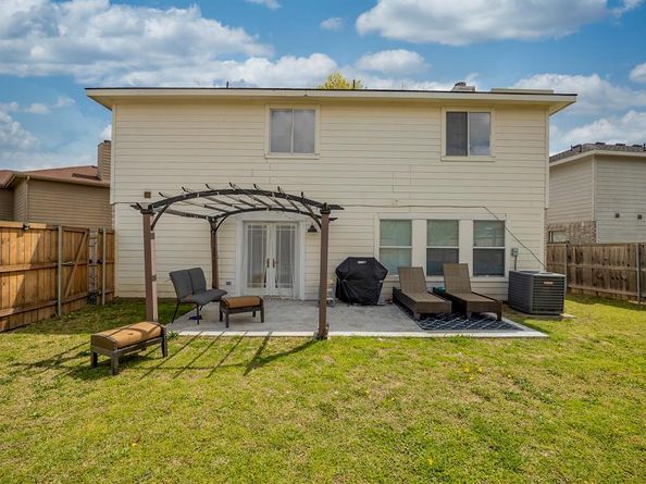 7935  Faithful Trail , Dallas Texas 75237