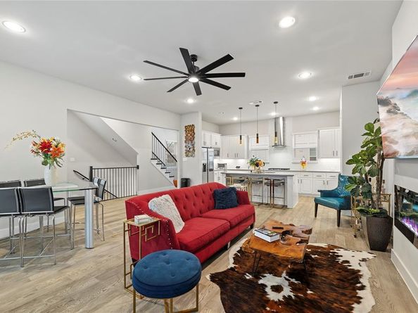 2656  El Camino Lane , Dallas Texas 75212