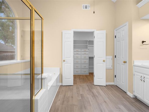 1516  Creekside Drive , Mansfield Texas 76063