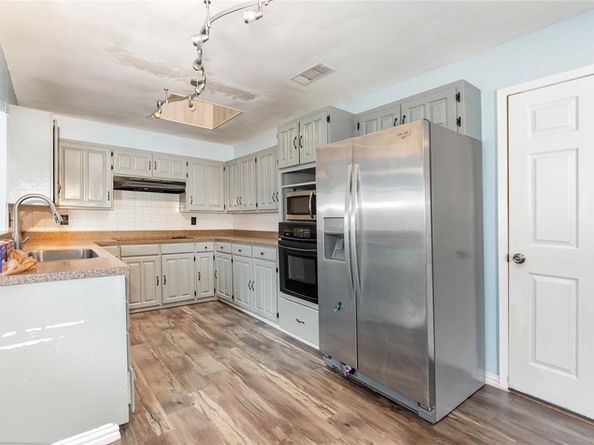 2304  Greenwood Circle , Carrollton Texas 75006