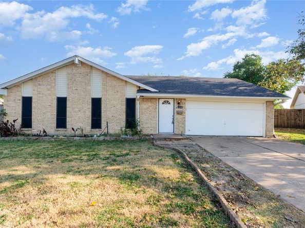 2304  Greenwood Circle , Carrollton Texas 75006
