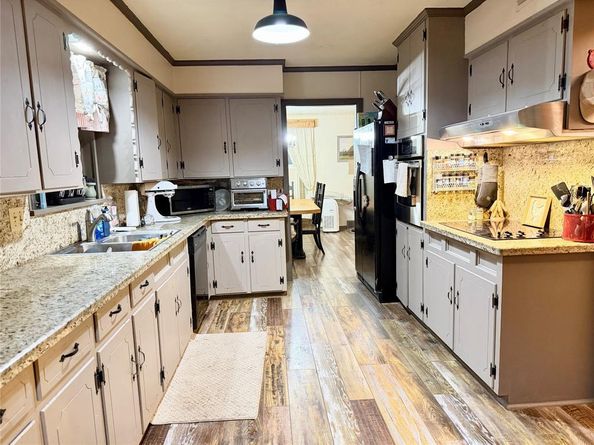 1909  Robin Lane , Garland Texas 75042