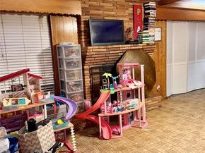 1909  Robin Lane , Garland Texas 75042