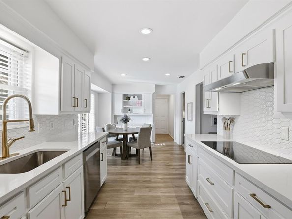 12121  Lochwood Boulevard , Dallas Texas 75218