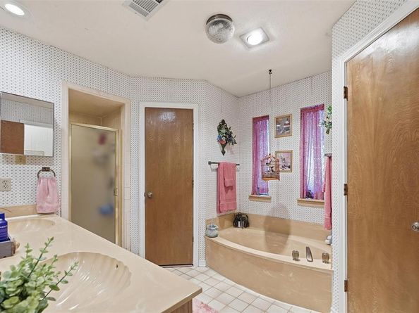 217  Faircrest Drive , Garland Texas 75040