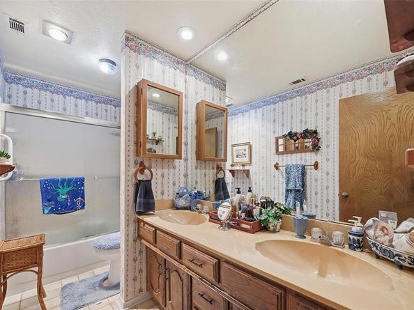 217  Faircrest Drive , Garland Texas 75040