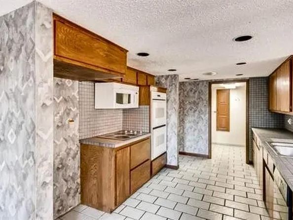 2706 S Surrey Drive , Carrollton Texas 75006