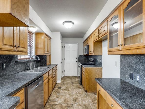 20240  Willow Glade Circle , Pilot Point Texas 76258