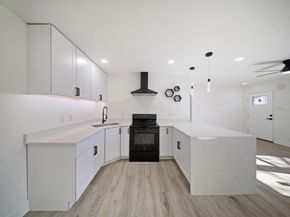 1817  Newton Street , Arlington Texas 76010