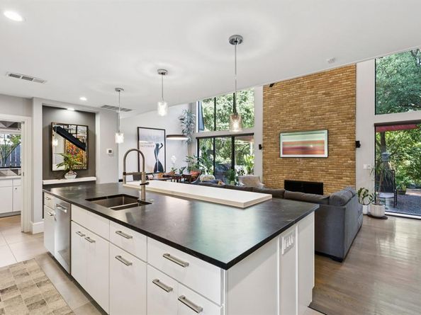 2934  Maple Springs Boulevard , Dallas Texas 75235