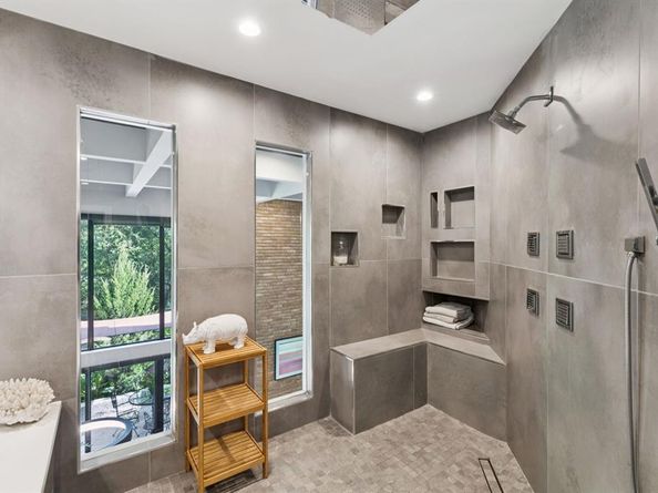 2934  Maple Springs Boulevard , Dallas Texas 75235