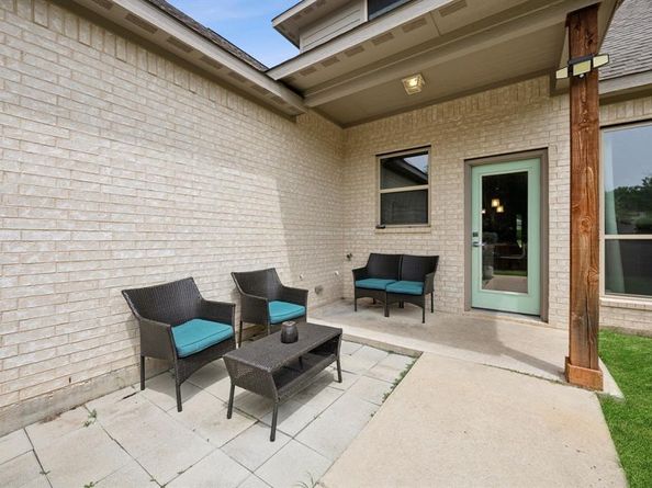 1122  Alicia Lane , Lancaster Texas 75134