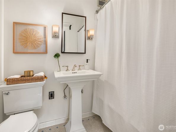 321 Boylston Avenue E 302, Seattle WA 98102
