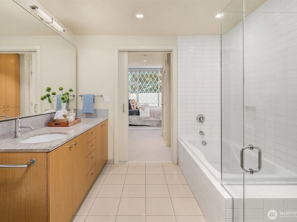 909 5th Avenue 402, Seattle WA 98164