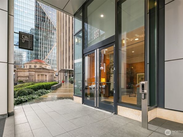 909 5th Avenue 402, Seattle WA 98164