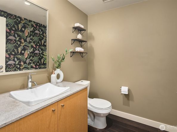 909 5th Avenue 402, Seattle WA 98164
