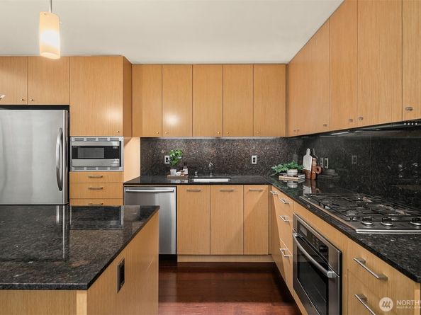 909 5th Avenue 402, Seattle WA 98164
