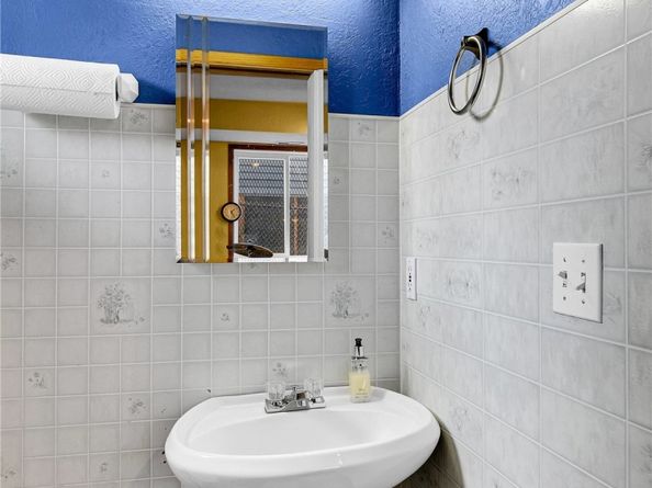 5402 S Cloverdale Street, Seattle WA 98118