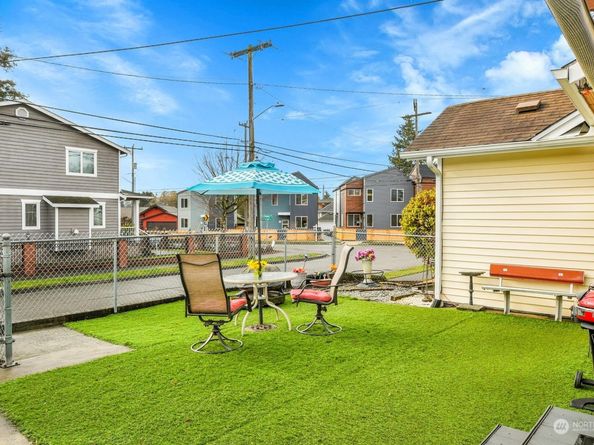 5402 S Cloverdale Street, Seattle WA 98118