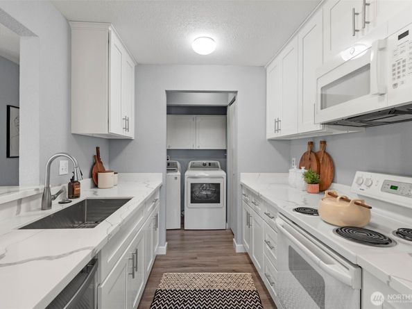 725 9th Avenue S 202, Kirkland WA 98033