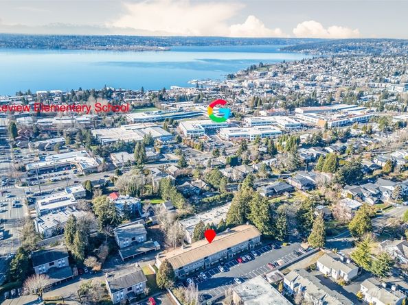 725 9th Avenue S 202, Kirkland WA 98033