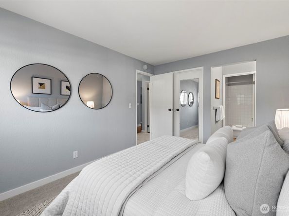 725 9th Avenue S 202, Kirkland WA 98033