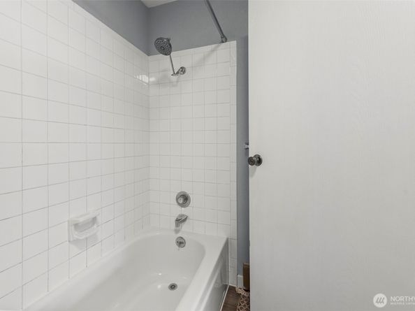 725 9th Avenue S 202, Kirkland WA 98033