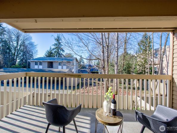 725 9th Avenue S 202, Kirkland WA 98033