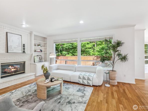 16639 Northup Way, Bellevue WA 98008