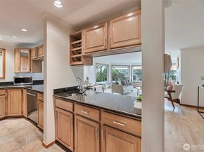 1028 Lakeview Boulevard E 6, Seattle WA 98102