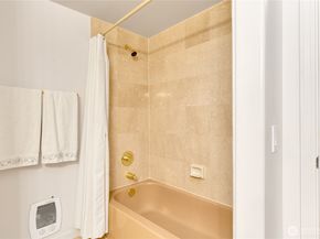 1502 Alki Avenue SW 201, Seattle WA 98116