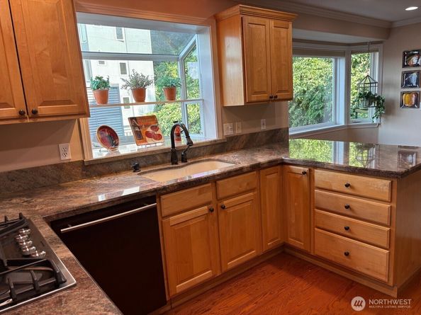 1502 Alki Avenue SW 201, Seattle WA 98116