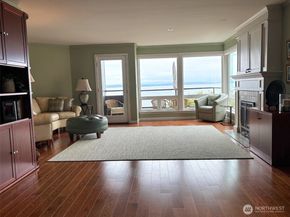 1502 Alki Avenue SW 201, Seattle WA 98116