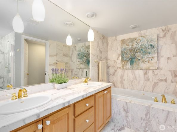 1502 Alki Avenue SW 201, Seattle WA 98116