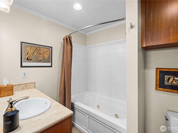17834 SE 40th Place, Bellevue WA 98008