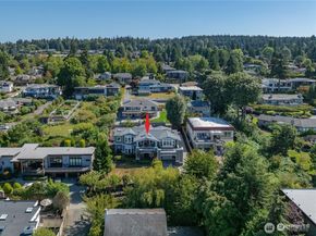 6210 106th Avenue NE, Kirkland WA 98033
