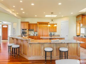 6210 106th Avenue NE, Kirkland WA 98033