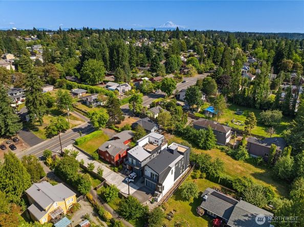 10227 26th Avenue SW, Seattle WA 98146