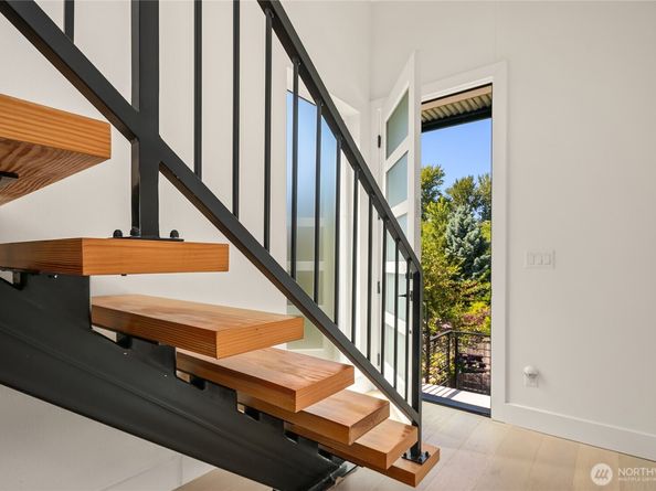 10227 26th Avenue SW, Seattle WA 98146