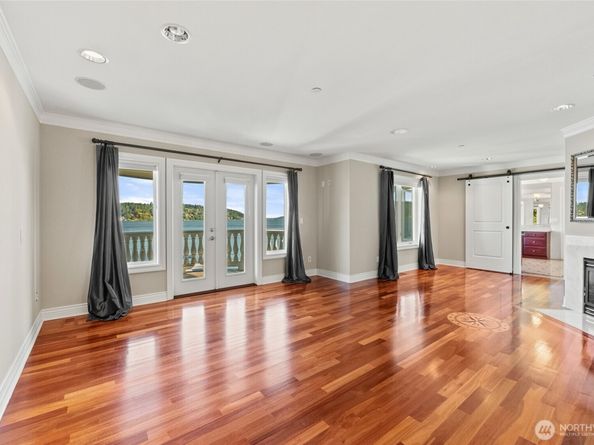 17765 Beach Drive NE, Lake Forest Park WA 98155