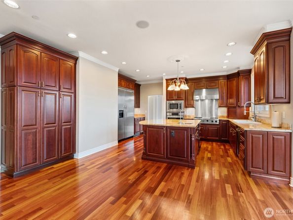 17765 Beach Drive NE, Lake Forest Park WA 98155