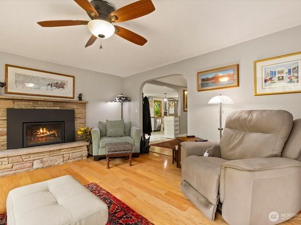 304 Riverview Drive NE, Auburn WA 98002