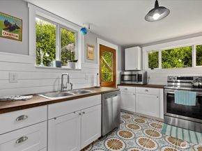 304 Riverview Drive NE, Auburn WA 98002