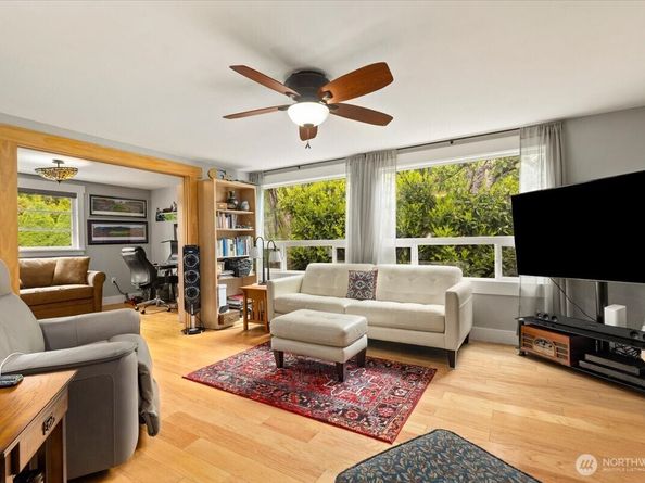 304 Riverview Drive NE, Auburn WA 98002