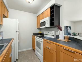 12044 96th Avenue NE 211, Kirkland WA 98034