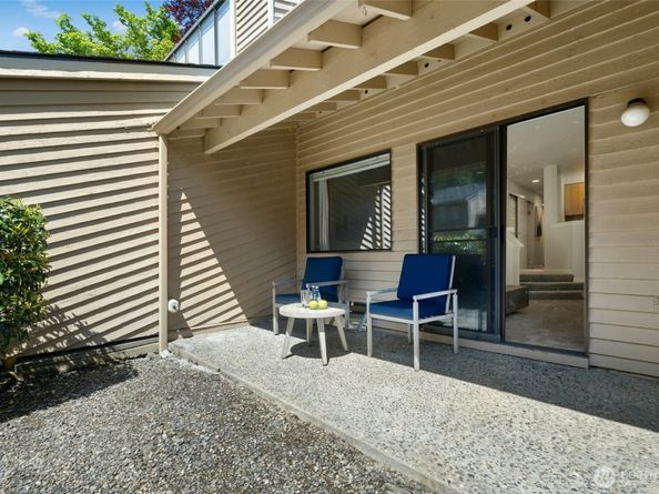 12044 96th Avenue NE 211, Kirkland WA 98034