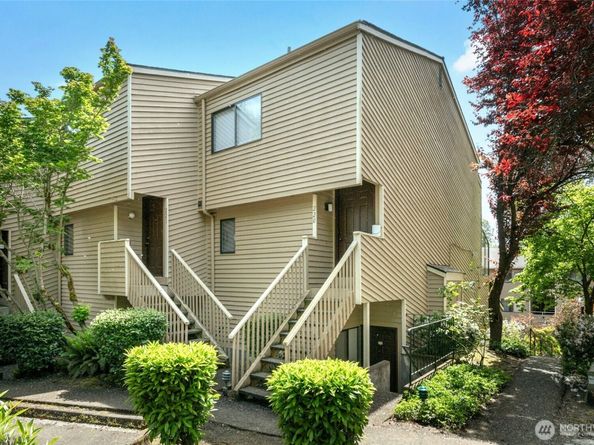 12044 96th Avenue NE 211, Kirkland WA 98034